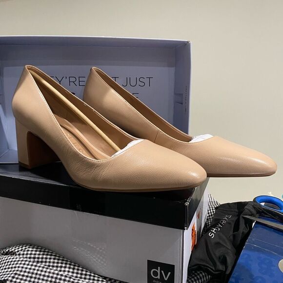 AEROSOLES Tan Heels - Picture 6 of 6